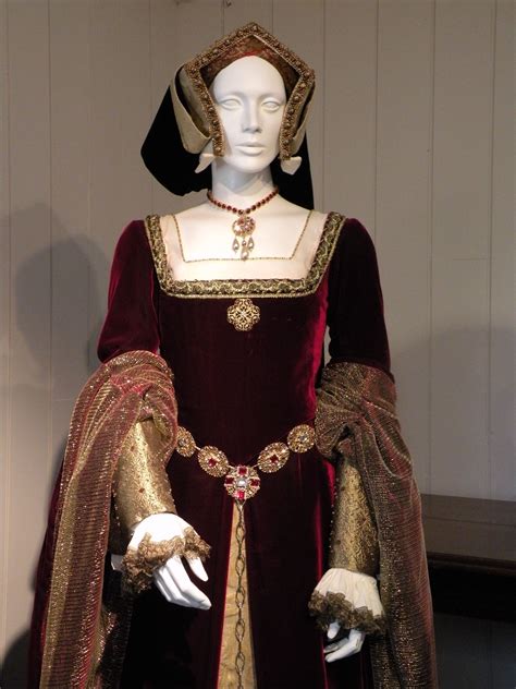 tudor era outfits.